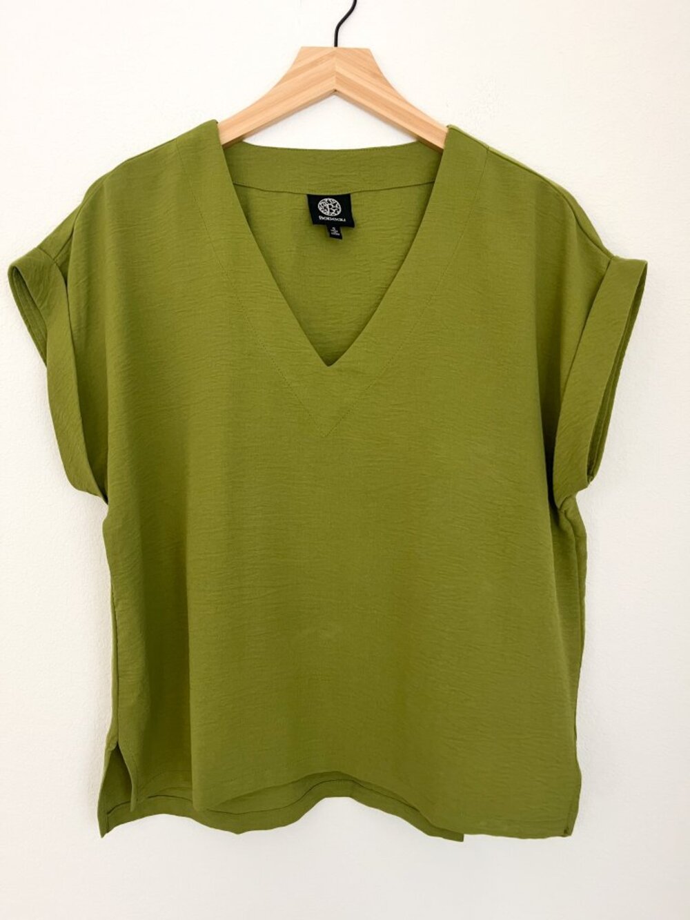 Bobeau Olive Green V Neck Rolled Cuff Short Sleeve Blouse S